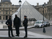 Λούβρο: Ακόμα πέντε συλλήψεις για την κλ...