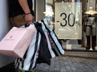 Ευελπιστούν στις εκπτώσεις οι έμποροι - ...