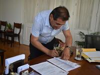 "Έπεσαν" οι υπογραφές για το μ...