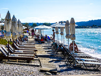 Καιρός: Με ισχυρούς ανέμους και θερμοκρα...