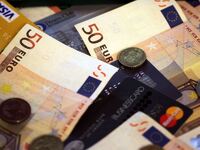 Ξεκινούν οι αιτήσεις για επιδότηση 800 ε...