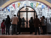 Ανάσταση στις 21:00 στο προαύλιο και ανο...