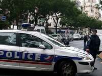 Παρίσι: Άνδρας οπλισμένος με σπαθιά τραυ...