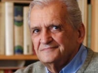 Ο λογοτέχνης Τίτος Πατρίκιος έχει έτοιμο...