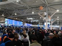 Χάος στα αεροδρόμια: Επιδιορθώθηκε η βλά...