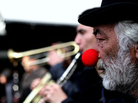 Στην... μύτη της αποκριάς και του πολέμου