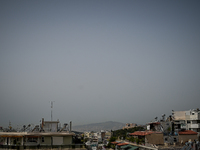 Καιρός σήμερα: Σκόνη με ζέστη σε όλη τη ...