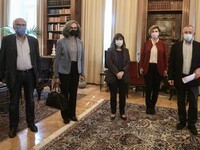 Πολυτεχνείο: Παρέδωσαν το ψήφισμα διαμαρ...