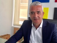 Η πολιτική χρειάζεται όχι μόνο νέο πρόσω...