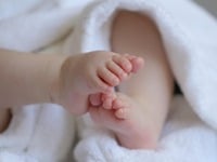 Το τραγούδι στα βρέφη βελτιώνει τη διάθεσή τους