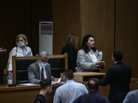 Χρυσή Αυγή: Φάκελοι με φέιγ βολάν φασιστ...