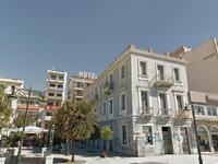 Το εντυπωσιακό κτίσμα της Τριών Συμμάχων...