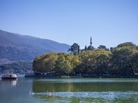 Ιωάννινα: Μια πόλη που συνδυάζει παράδοσ...