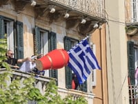 Από τα μπαλκόνια της Κέρκυρας, η Ανάστασ...