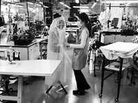 Αυτές είναι οι στολές που κατασκευάζει o...