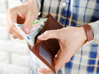 Κατώτατος μισθός: Αυξάνεται αλλά και... ...