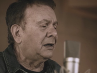 Το …πατρινό τραγούδι του Μανώλη Μητσιά