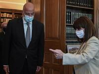 ΠτΔ και Δένδιας "αλληλοκαρφώνονται&...