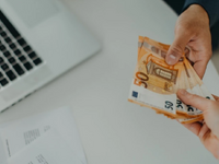 Κατώτατος μισθός: Πόσο αναμένεται να δια...