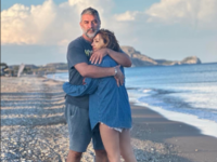 Ο Μπισμπίκης αποθέωσε τη Βανδή στα socia...