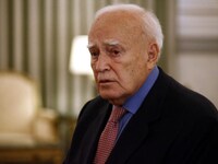 Πέθανε ο Κάρολος Παπούλιας