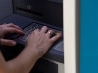 ΕΦΚΑ, ΔΥΠΑ: Ο «χάρτης» των πληρωμών έως ...