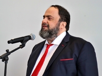 Ο Βαγγέλης Μαρινάκης έγραψε τους στίχους...