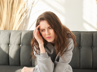 Γιατί το μυαλό μας κολλάει στις αρνητικές σκέψεις;