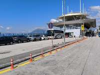 Πάτρα: Κορύνες και κίτρινη διαγράμμιση σ...