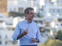 "Μύρισαν" εκλογές: 4 γυναίκες ...