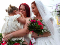 Αλβανία: Εικόνες από τον πρώτο γάμο ομόφ...