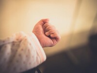 Κορωνοϊός: Πέθανε το βρέφος που νοσηλευό...