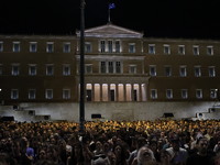 Tέμπη: Πλήθος κόσμου στο Σύνταγμα - Επει...