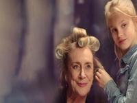 Με την πολυβραβευμένη ταινία «Κομμώσεις ...