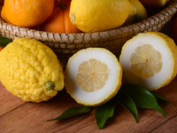 Κίτρο: Το χρυσοκίτρινο φρούτο γεμάτο αντ...