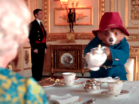 Η viral εμφάνιση της βασίλισσας Ελισάβετ...