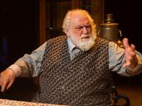 Ο πολυθεσίτης, αν και συνταξιούχος, κύρι...