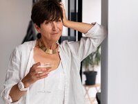 Εμμηνόπαυση: Οι τροφές που βοηθούν στην ...