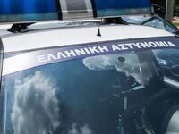 Αίγιο: Συνελήφθη άνδρας με μαχαίρι και χ...