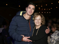 Η τρυφερή αγκαλιά του Πατρινού ηθοποιού ...