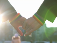 Ομόφυλα ζευγάρια: Αλλαγές στις ληξιαρχικ...