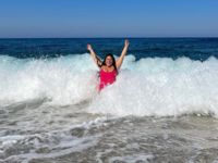 Δανάη Μπάρκα: Έβαλε το μαγιό της και παλ...