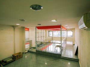 Πωλείται κατάστημα Γούναρη και Σισίνη