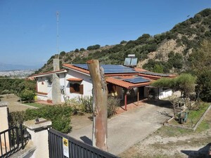 Πωλείται μονοκατοικία 250 τ.μ. δίπλα στη...