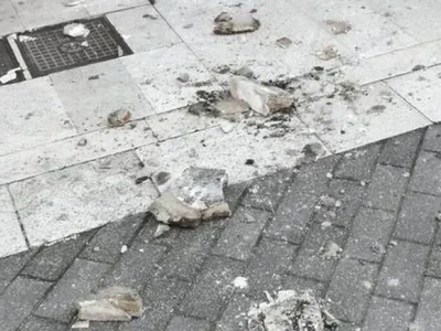 Πάτρα: Έπεσαν σοβάδες στα Προσφυγικά