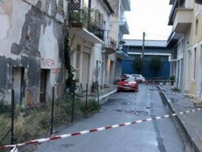 Πάτρα: Κατέρρευσε τμήμα εγκαταλελειμμένου σπιτιού