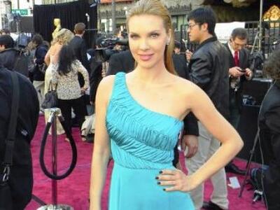 H Xριστίνα  Αλούπη στο κόκκινο χαλί των ...