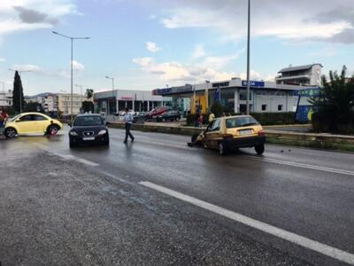 Αγρίνιο: Σφοδρή σύγκρουση δύο οχημάτων σ...