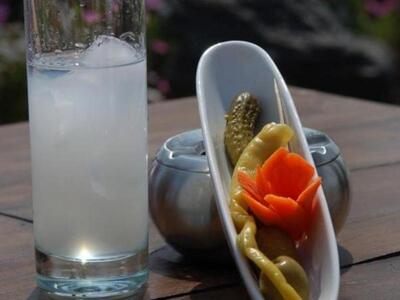 Ταβερνάκι, ουζάκι... κι αντιγήρανση! Το ...