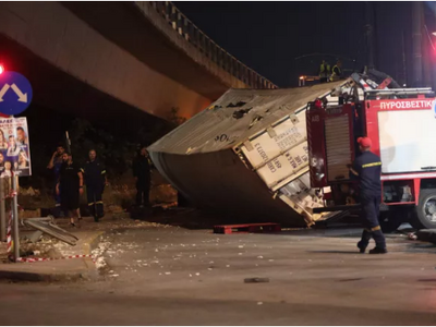 Πέτρου Ράλλη: Η στιγμή που το φορτηγό πέ...